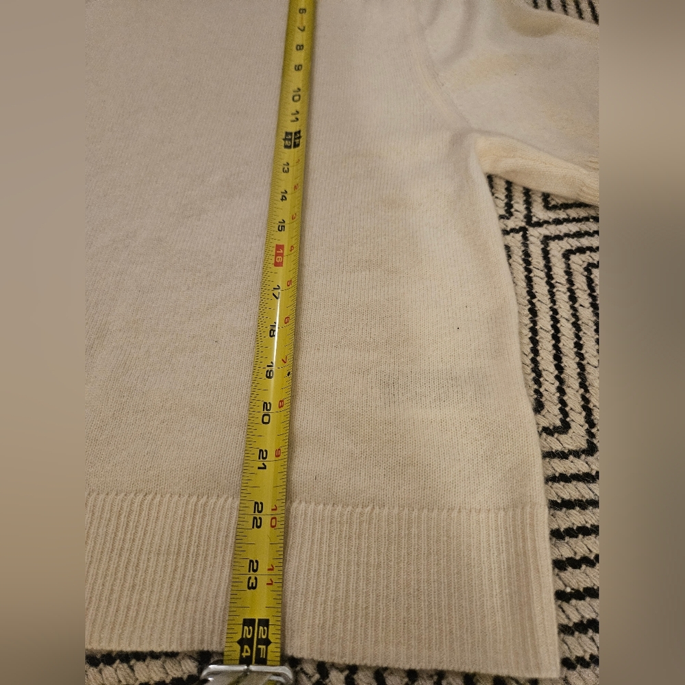 NWT Pristine Banana Republic  Soft Cream 100% Cashmere Sweater- Size M - Picture 10 of 10